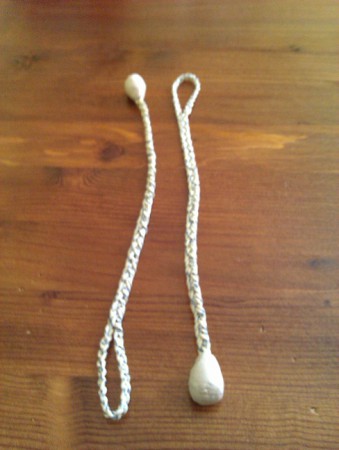 Pihuelas de cordino trenzado con boton 6€ el par