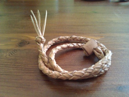 Lonja de cuero trenzado redondo, uso rapido. - 7€